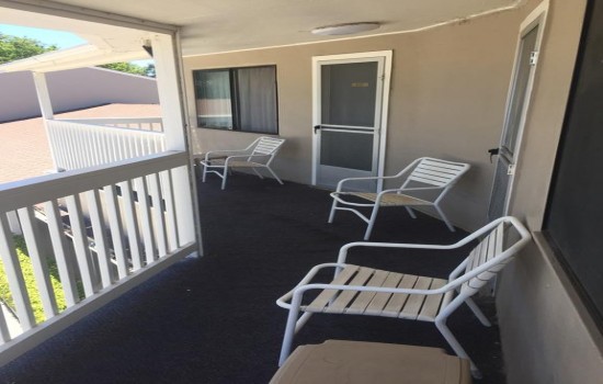 Welcome To Bestway Inn - Front Deck - 2 Double Beds